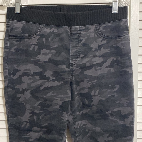 No Boundaries Pants - No Boundaries Womens Gray Black Camouflage Pull On Skinny Pants